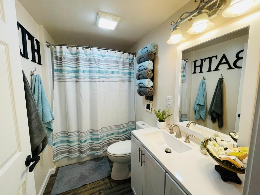 Fiddlers Roost second bedroom with two twin beds